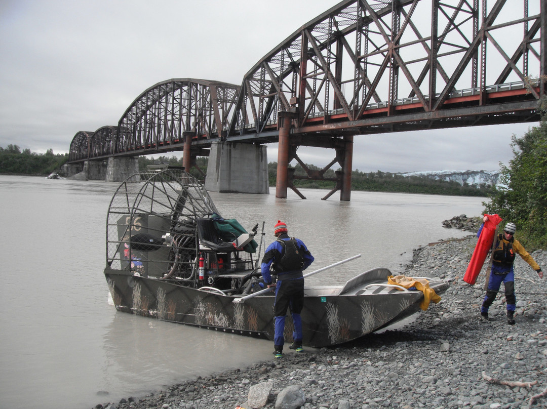 Child’s Glacier Tours by The Riverside Inn-Cordova必去景点
