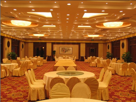 呼和浩特昭君大酒店(新华广场地铁站店)主图