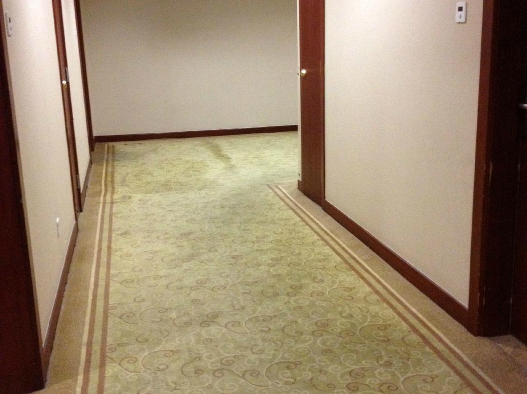 法官之家酒店主图