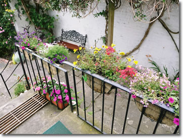 100 West Bay Road主图