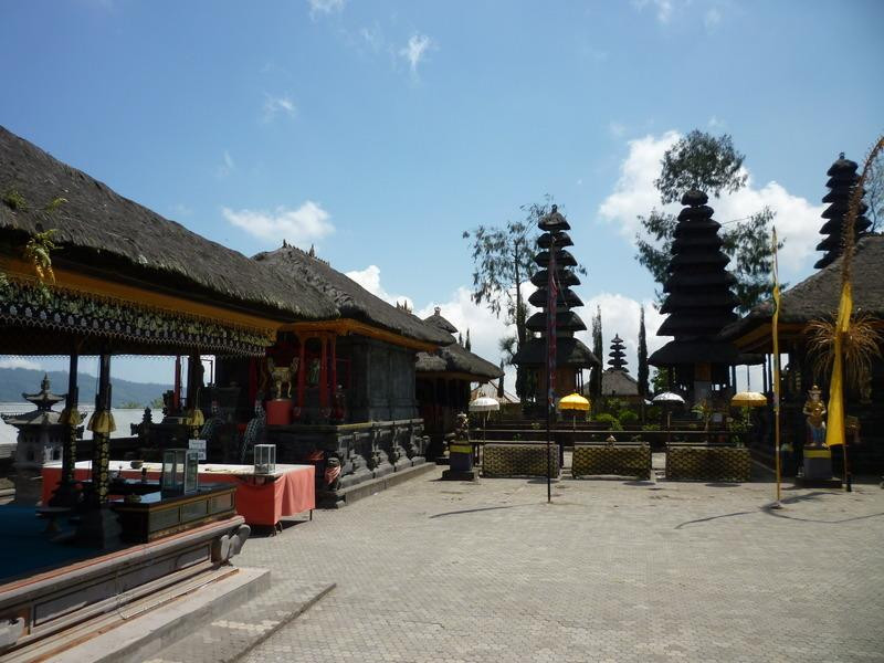 巴度尔湖水女神庙-金塔马尼必去景点