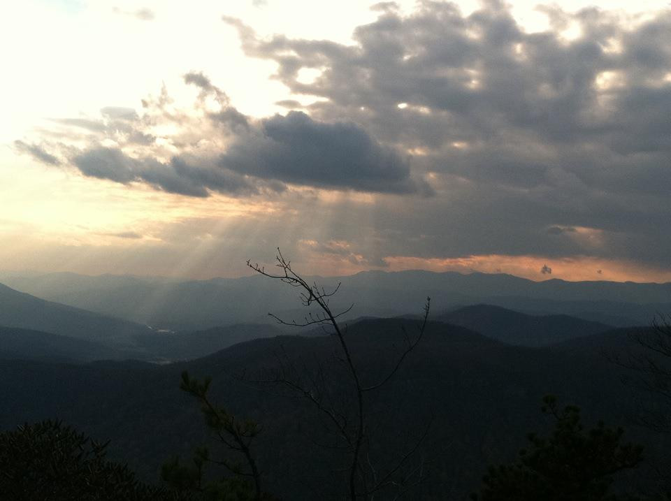 Hawksbill Mountain Trail景点图片