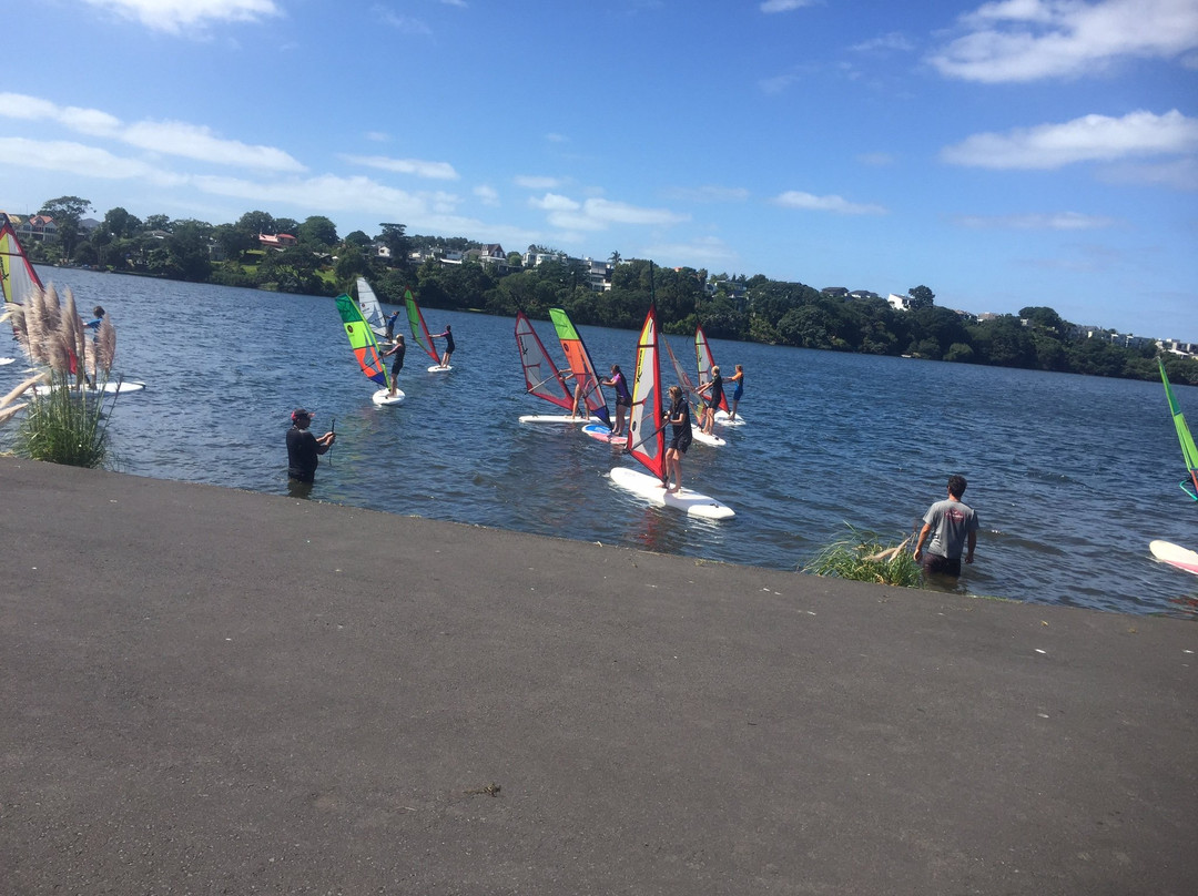 Madloop Windsurfing景点图片