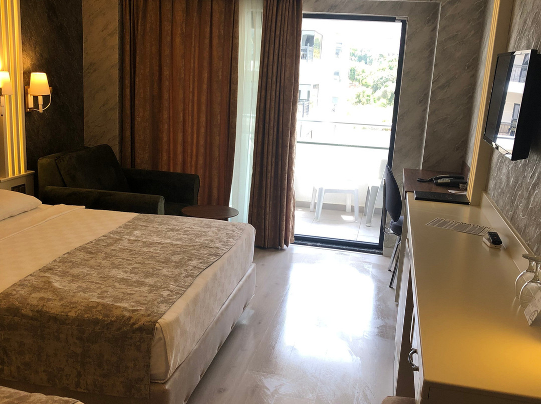 阿拉尼亚丁尼乐酒店主图