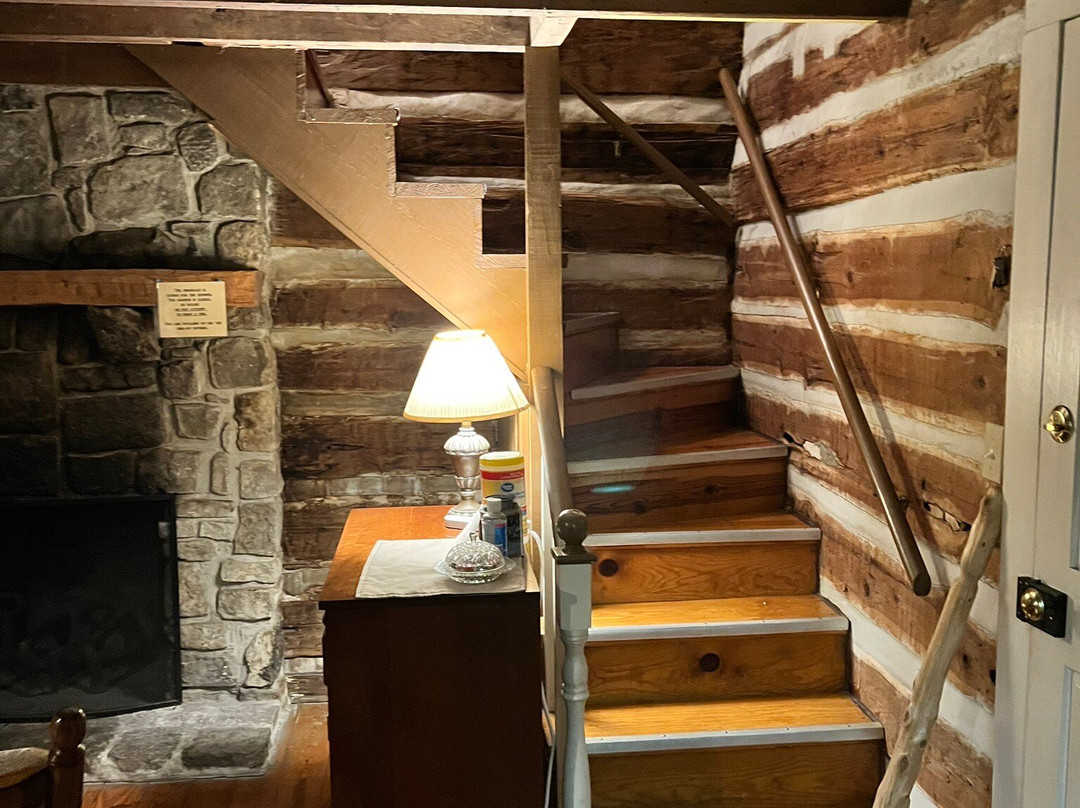 Falls Mill Log Cabin主图