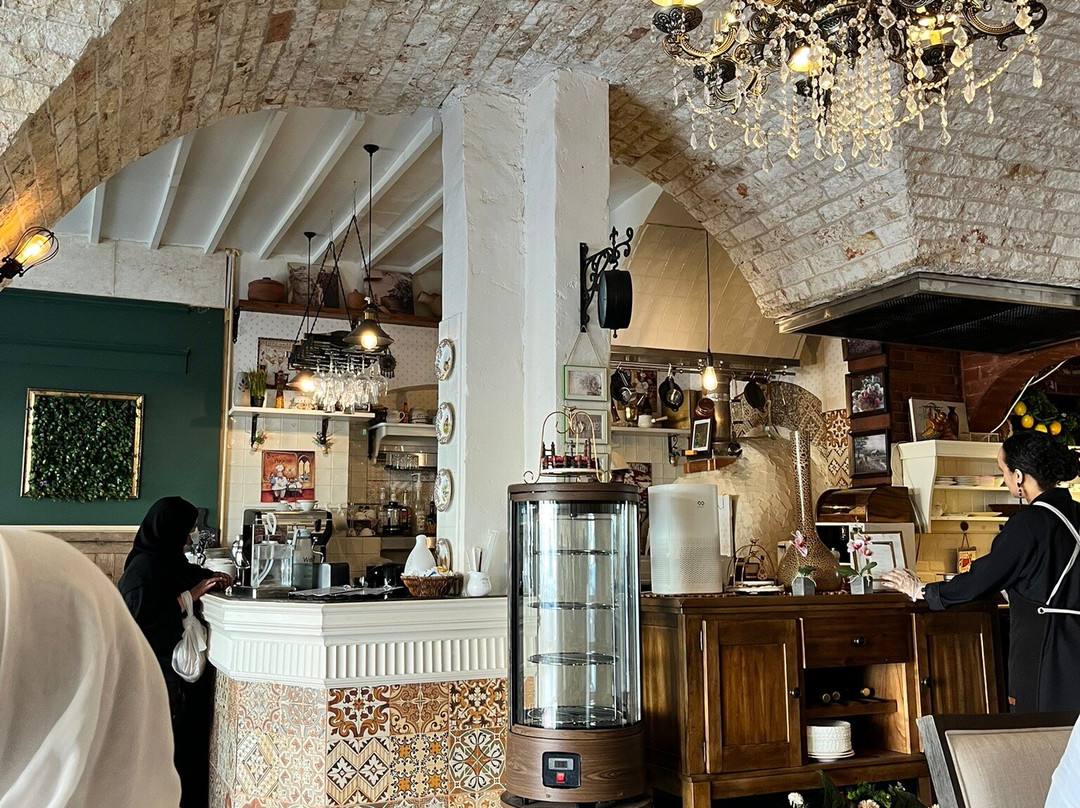 La Famiglia Bistro Cafe