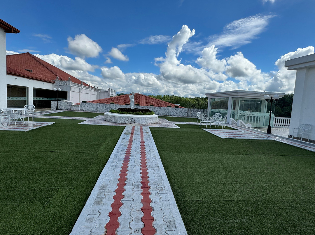 格兰德康提亚酒店主图