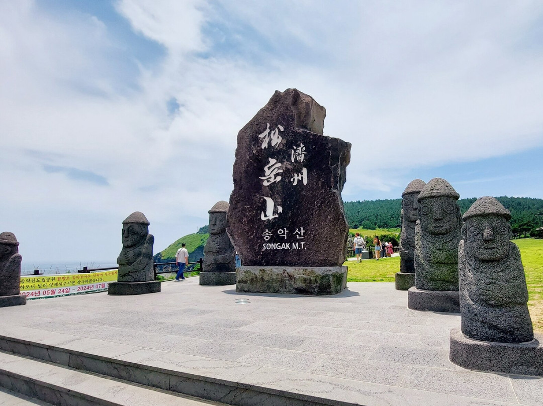 松岳山-西归浦市必去景点