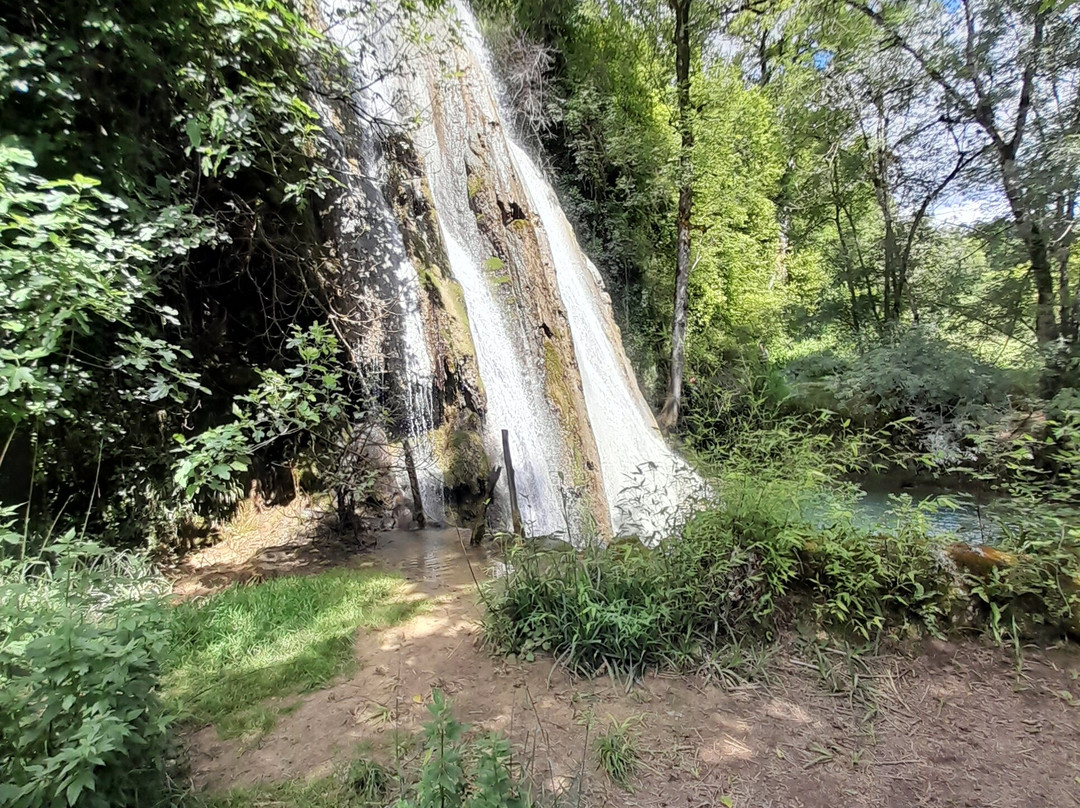 Cascade Petrifiante-Caylus必去景点
