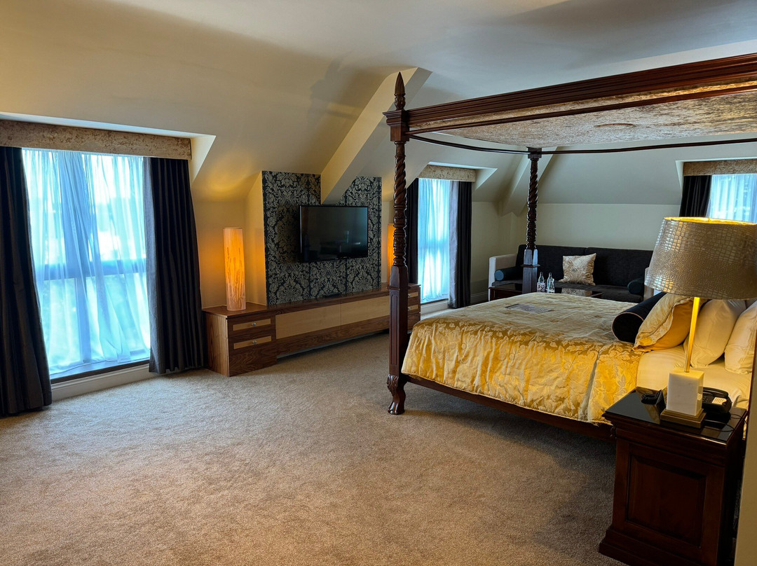 Raheen Woods Hotel主图