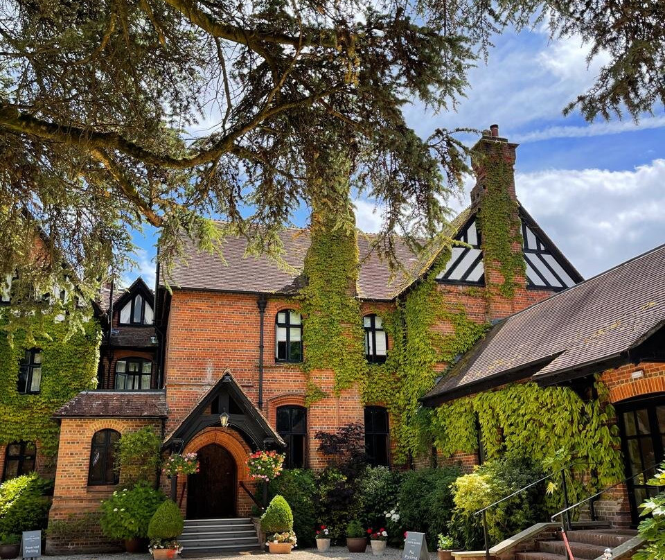 Careys Manor Hotel & SenSpa主图