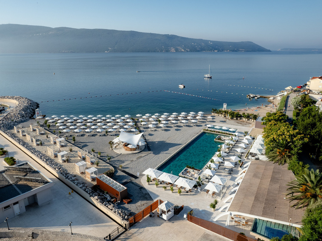 Lazure Hotel & Marina主图
