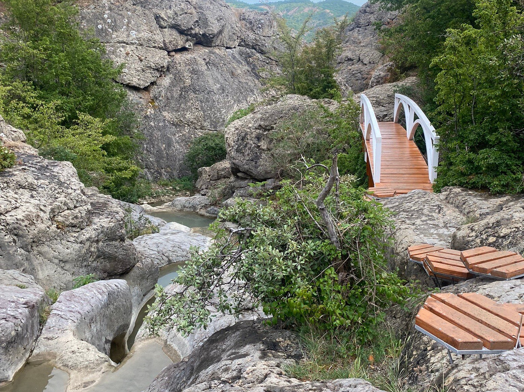 Arpat Waterfalls-Zelenohir'ya必去景点