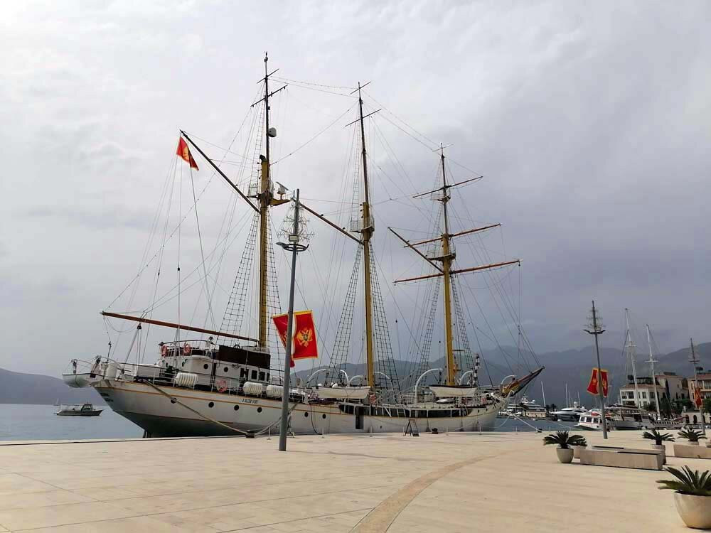 Pine Embankment-Tivat Municipality必去景点