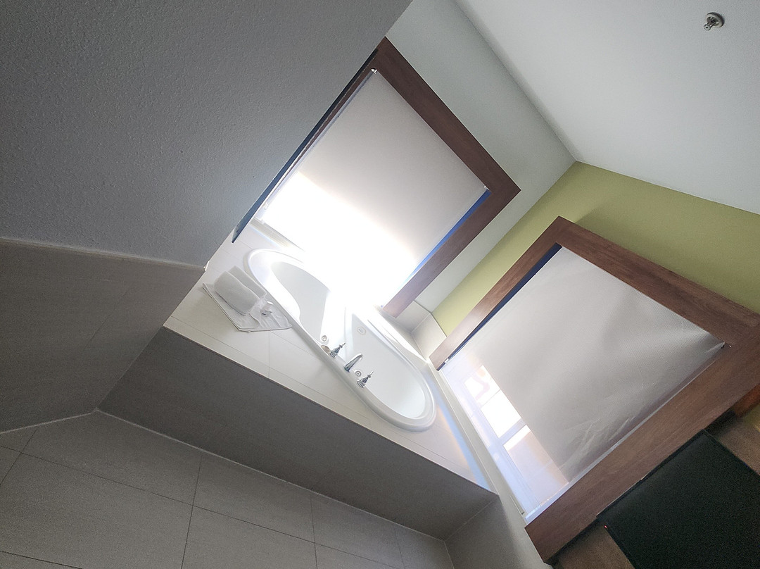 Holiday Inn Express & Suites Corona By IHG主图