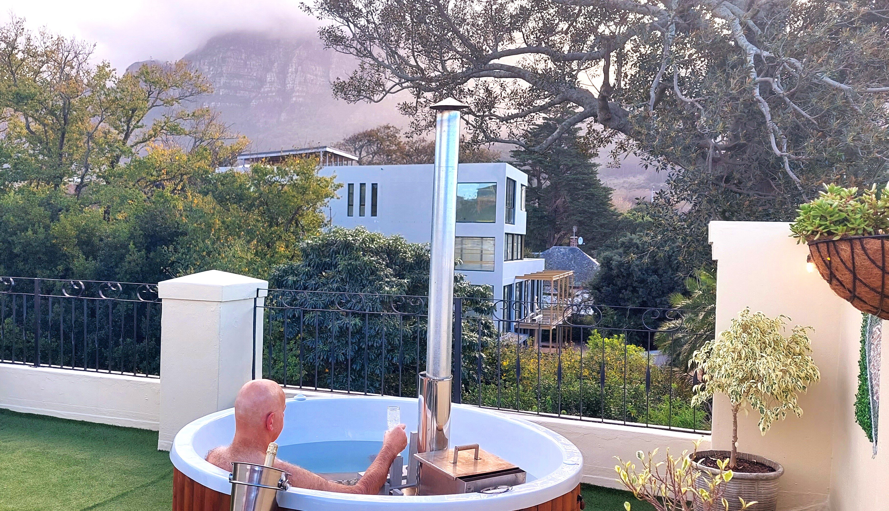 Riversong Guest House-泳池