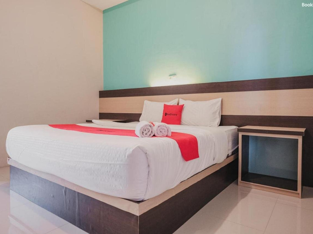 RedDoorz Syariah at Hotel Grand Mentari