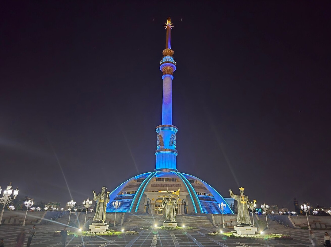 Turkmenistan Independence Monument-阿什哈巴德必去景点