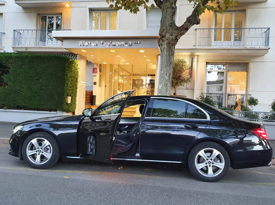 Votre Chauffeur Amani Driver-里昂必去景点