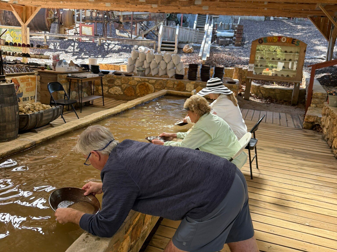 Crisson Gold Mine-达洛尼加必去景点