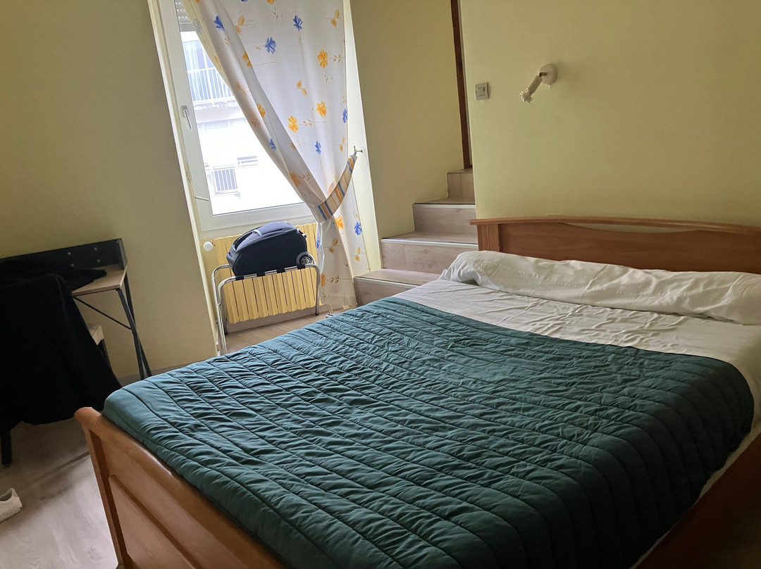 Hôtel Restaurant la Boule d'Or主图