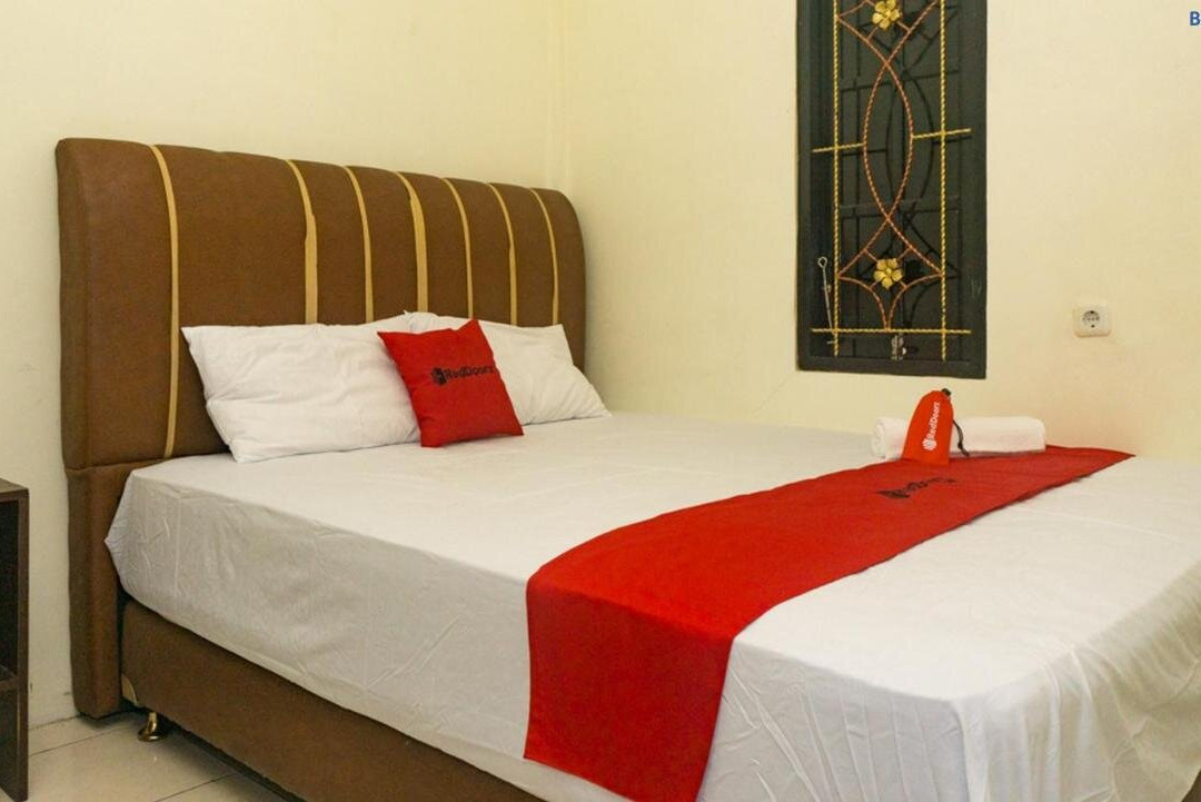 RedDoorz Near Sentani Airport Jayapura