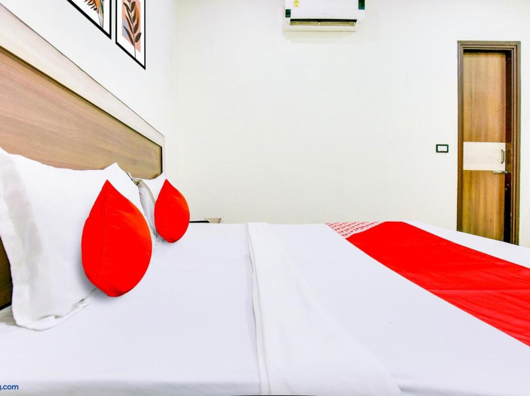 Super OYO Collection O Hotel White Prime