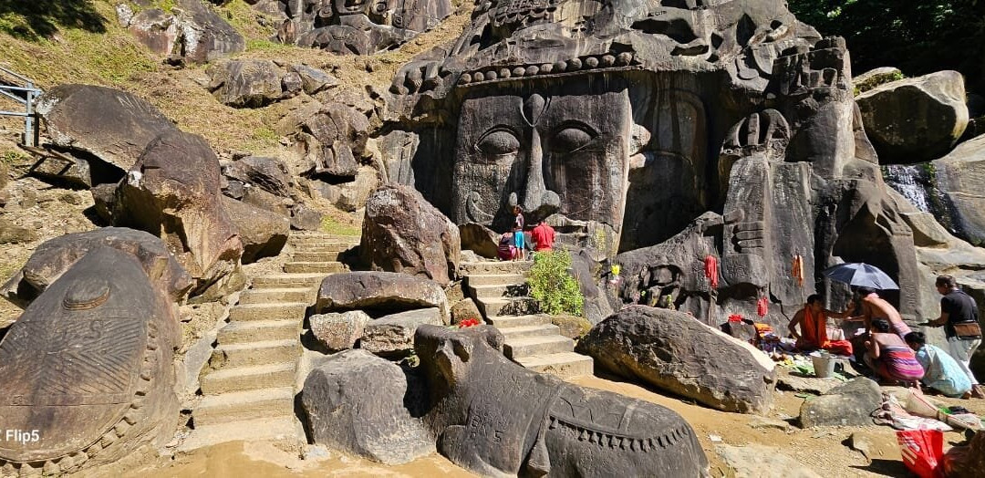 Unakoti Rock Carvings景点图片