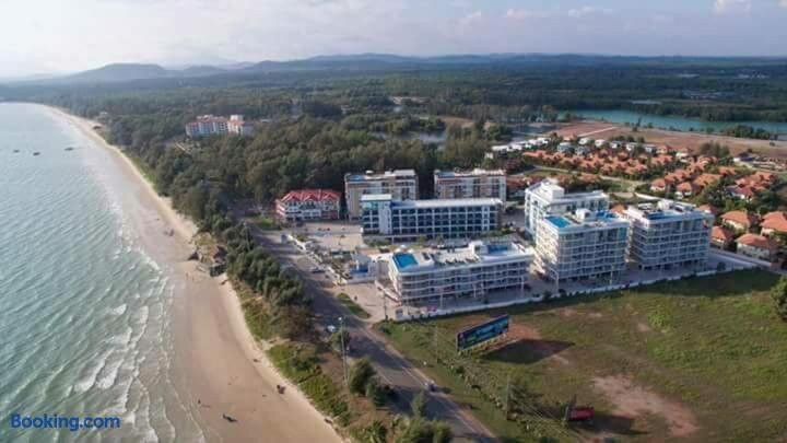 GrandBlue Condominium Sea View