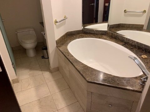 基多万豪酒店-浴室