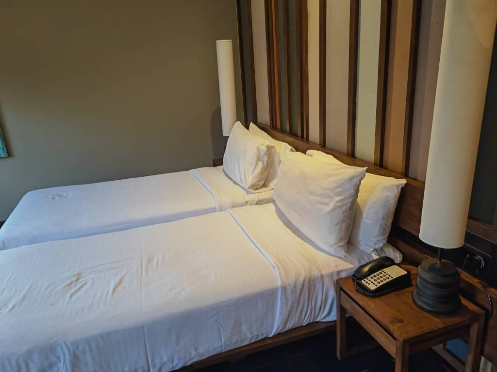 杰特威湖酒店主图