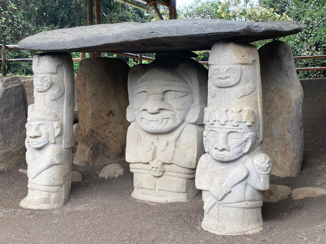 Monumento Cuarto Centenario-内瓦必去景点