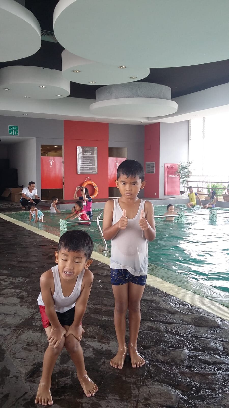 Hotel Horison Samarinda-泳池
