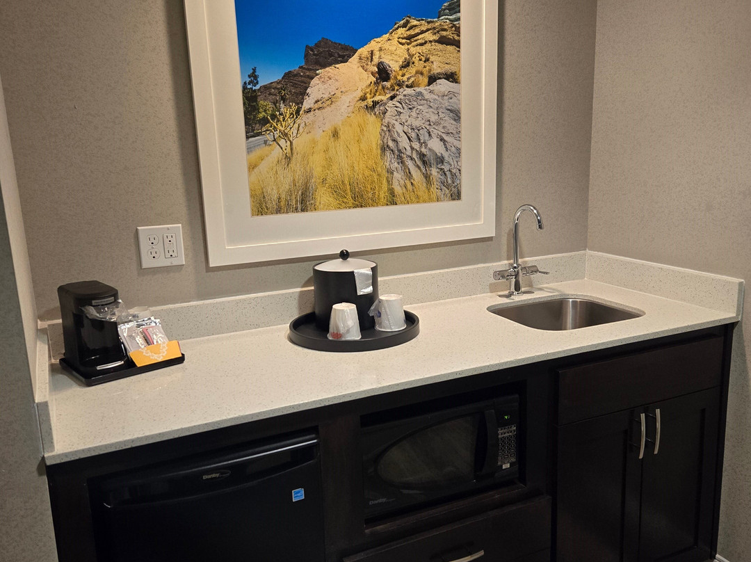 Hampton Inn & Suites Albuquerque/airport主图