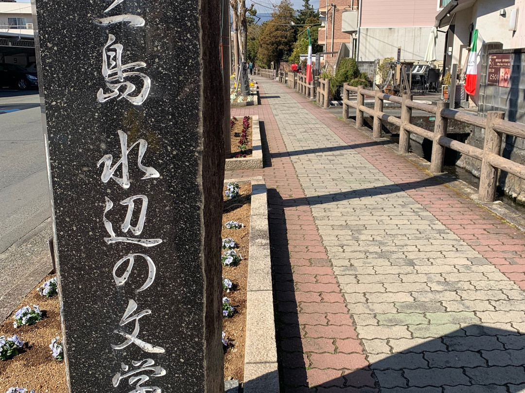 Mizube no Bungaku Monument景点图片