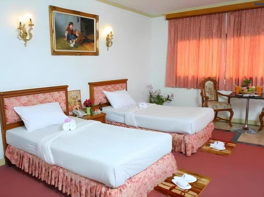 OYO 75466 -13 Coins Bang Yai Hotel