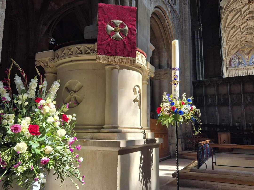 Christchurch Priory-基督城必去景点