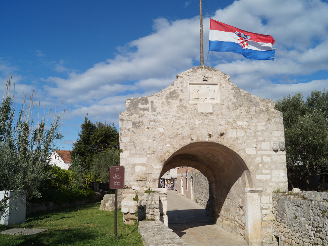 Stone Bridge and the Old Gate-Nin必去景点