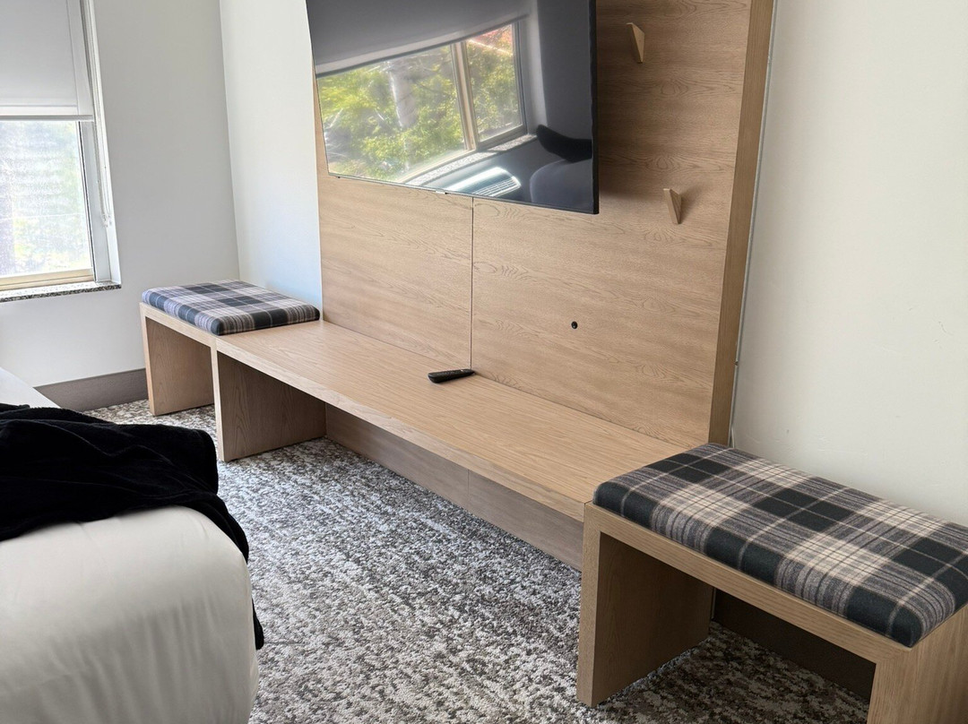 The Evergreen Hotel主图