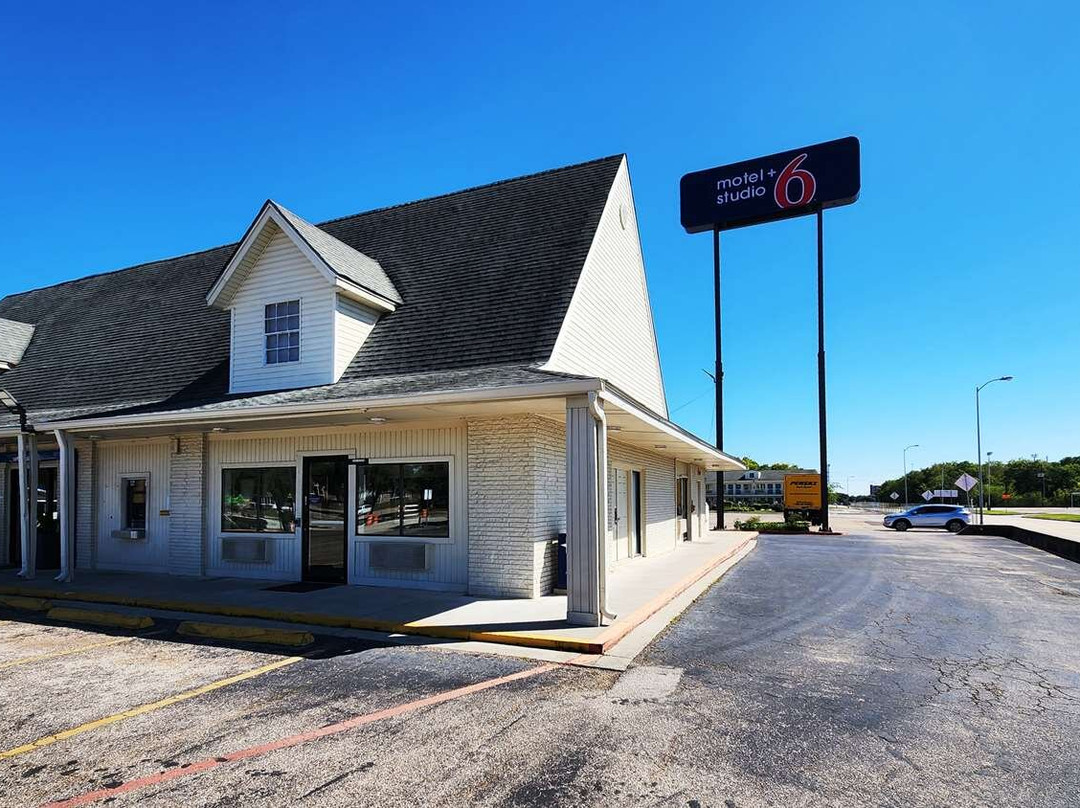Motel 6 Webster, TX - Houston - Nasa Lake