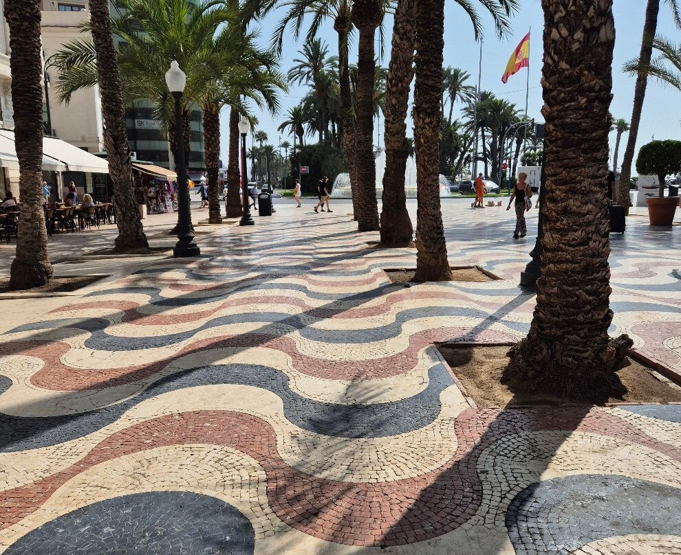 Plaça Porta del Mar-阿利坎特省必去景点