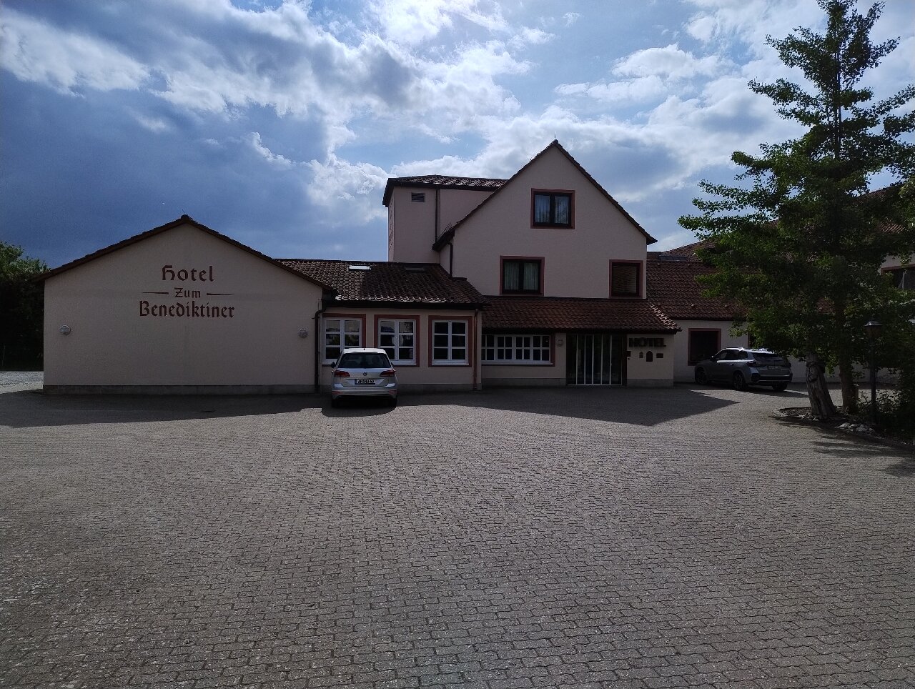 祖姆本奈迪克汀弗拉尔酒店-官方