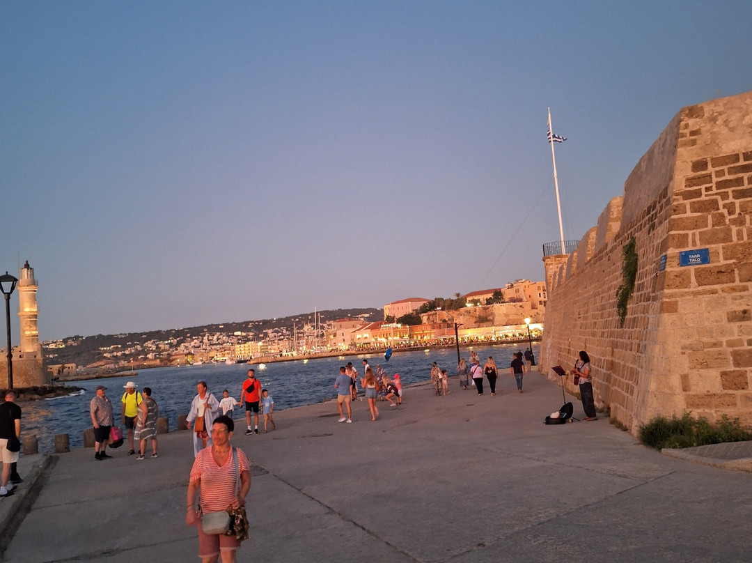 Triton Apartments主图