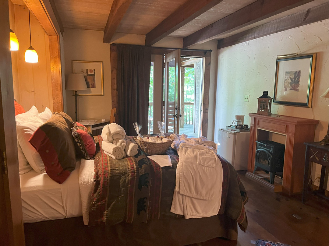 The Overlook Inn主图