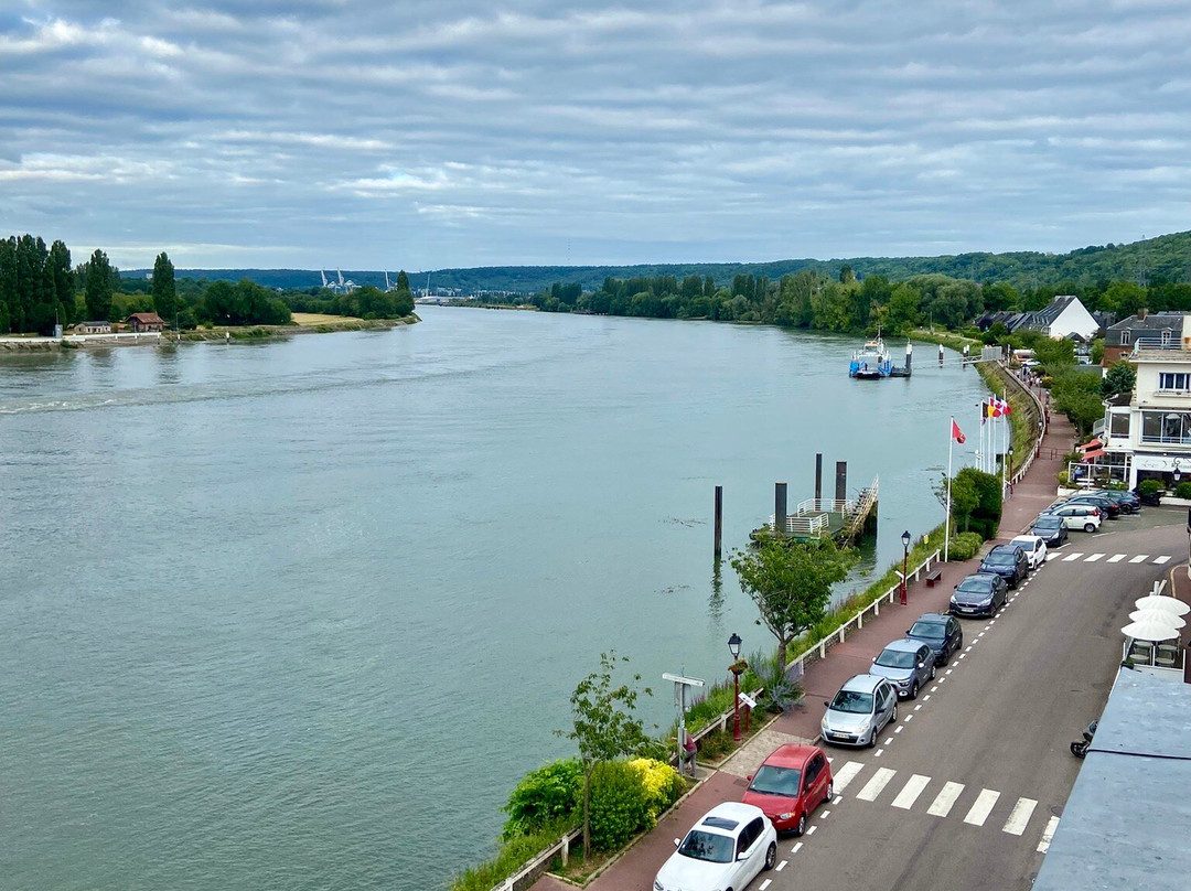 Logis Hôtel le Bellevue主图