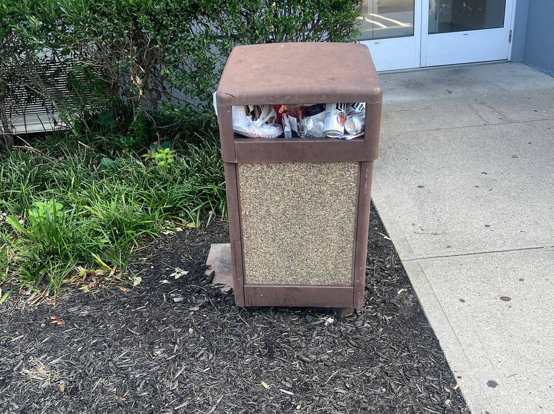 艾斯利普麦克阿瑟机场希尔顿花园酒店主图