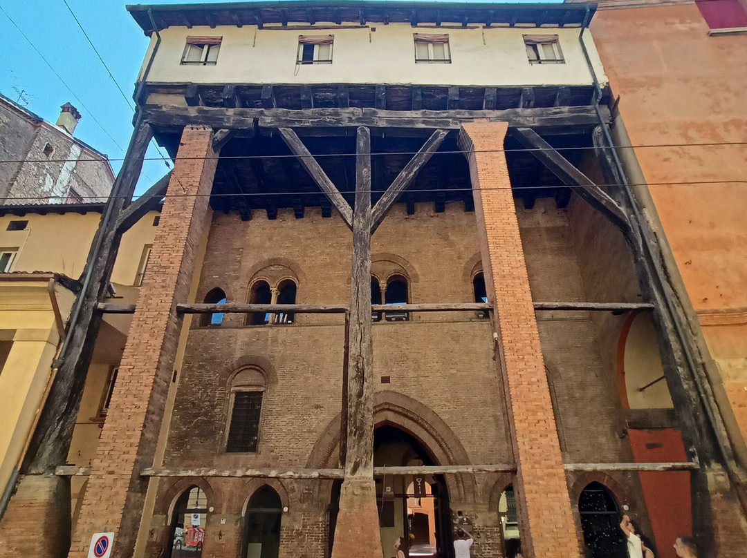 Casa Isolani-博洛尼亚必去景点