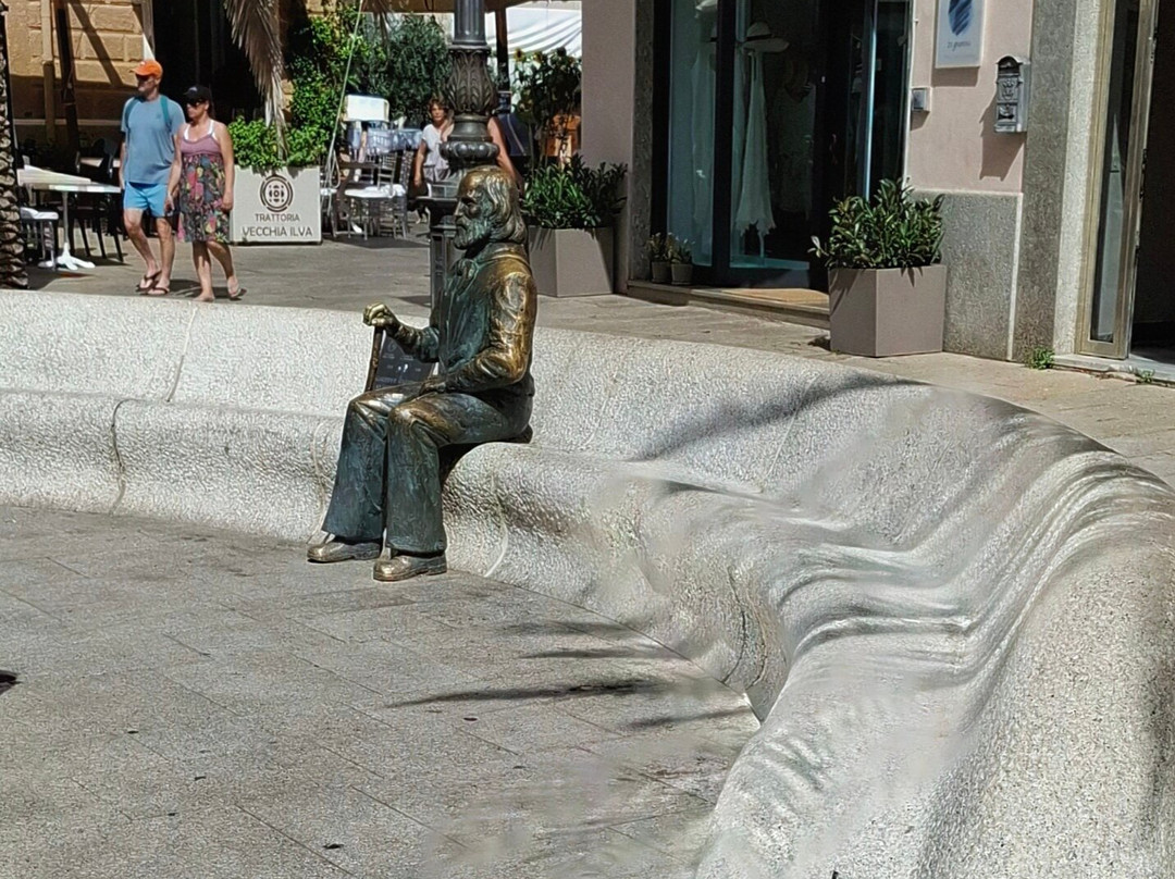 Monumento A Garibaldi-Maddalena Spiaggia必去景点