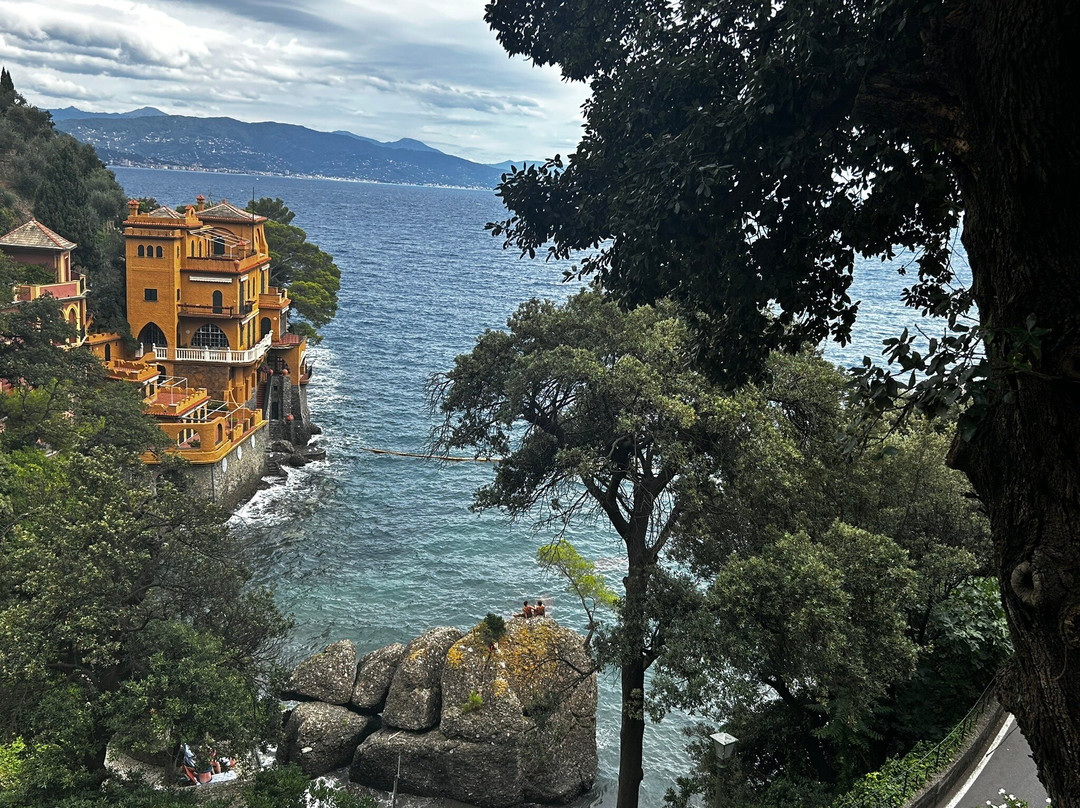 Red Carpet Coastal Walk-拉帕洛必去景点
