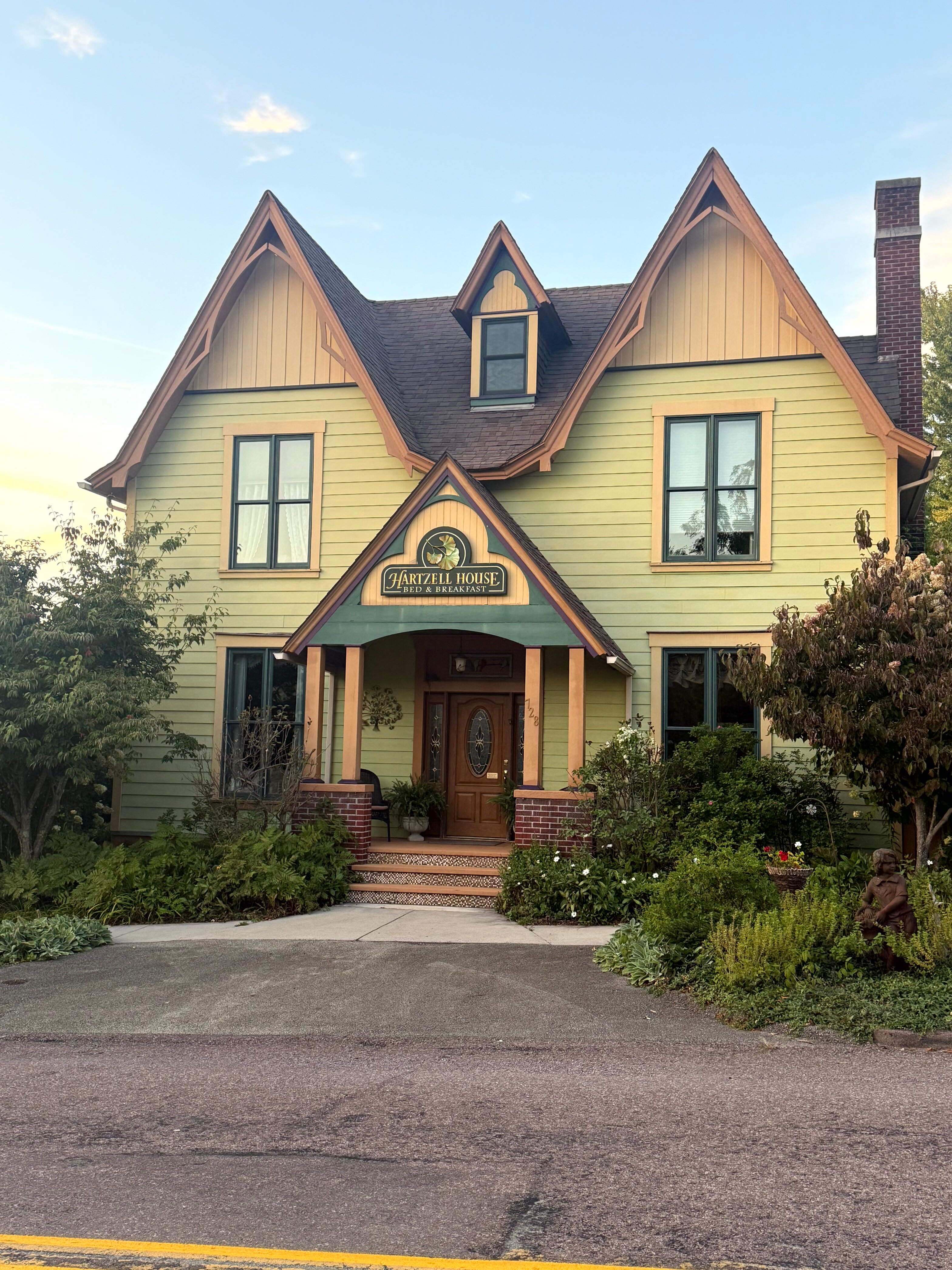 Hartzell House Bed And Breakfast-浴室
